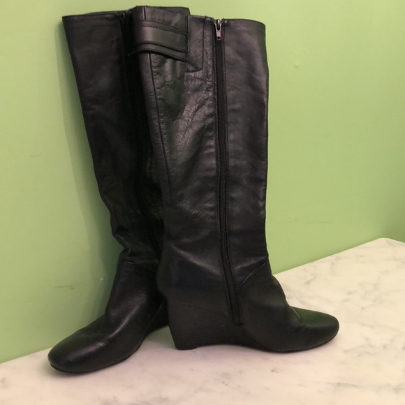 Woman’s leather boots - Picture 2 of 7